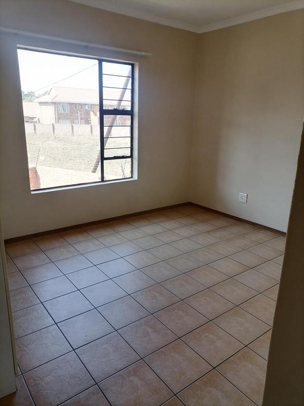 To Let 2 Bedroom Property for Rent in Sonneveld Gauteng