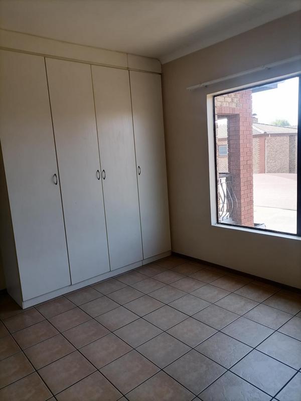 To Let 2 Bedroom Property for Rent in Sonneveld Gauteng