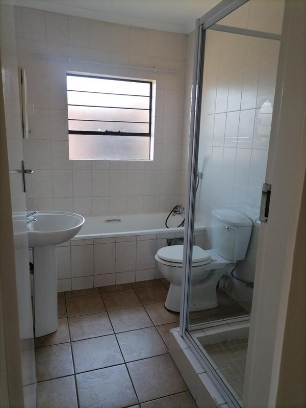 To Let 2 Bedroom Property for Rent in Sonneveld Gauteng