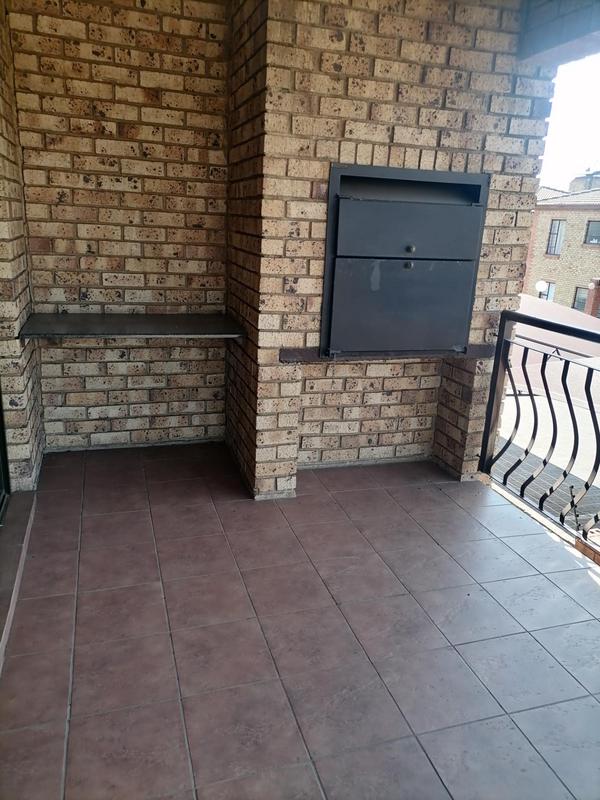 To Let 2 Bedroom Property for Rent in Sonneveld Gauteng