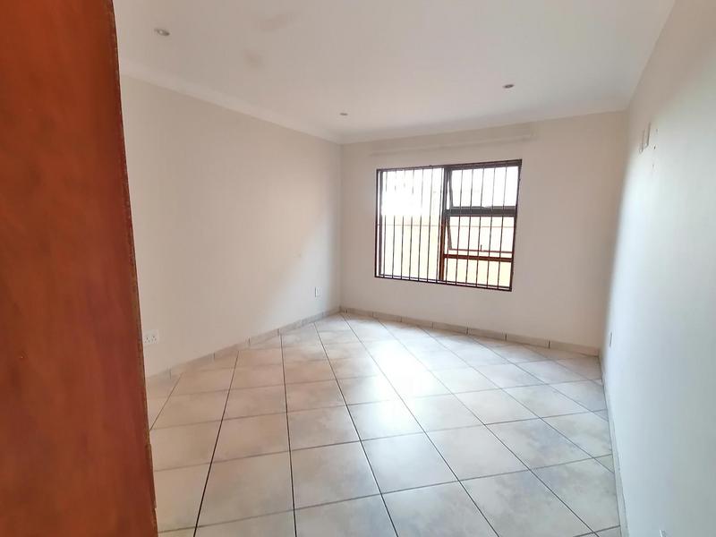To Let 2 Bedroom Property for Rent in Sonneveld Gauteng