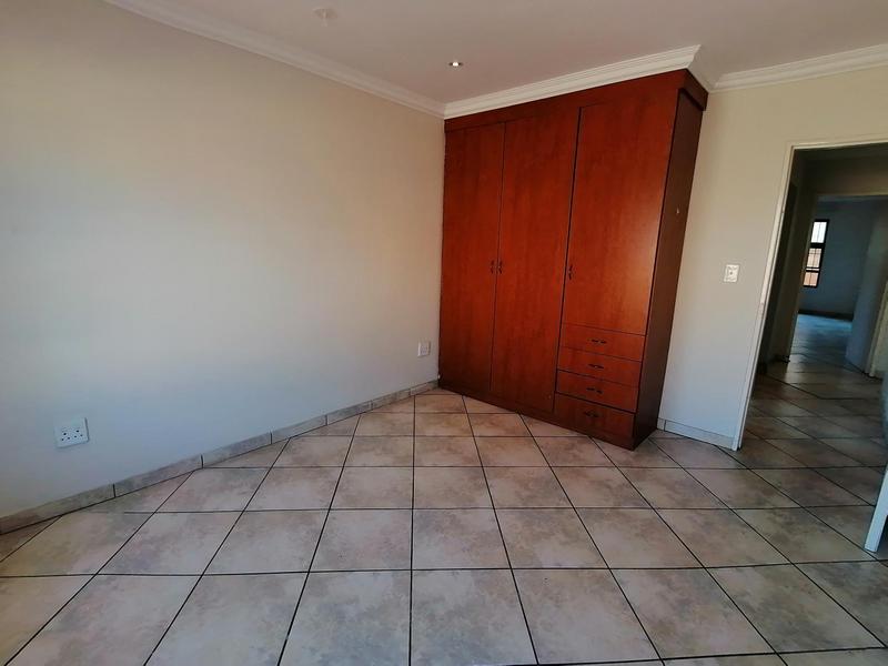 To Let 2 Bedroom Property for Rent in Sonneveld Gauteng