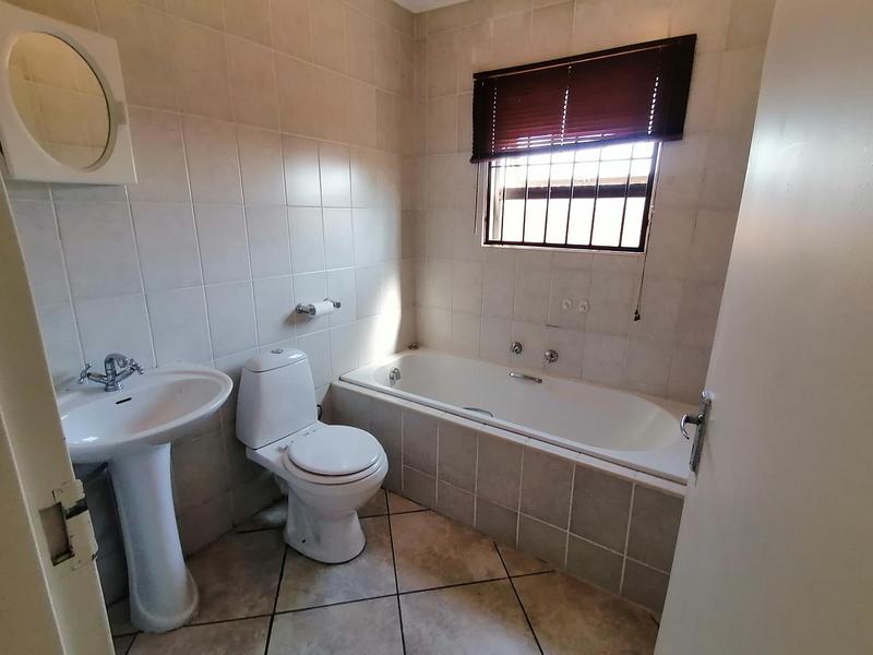 To Let 2 Bedroom Property for Rent in Sonneveld Gauteng