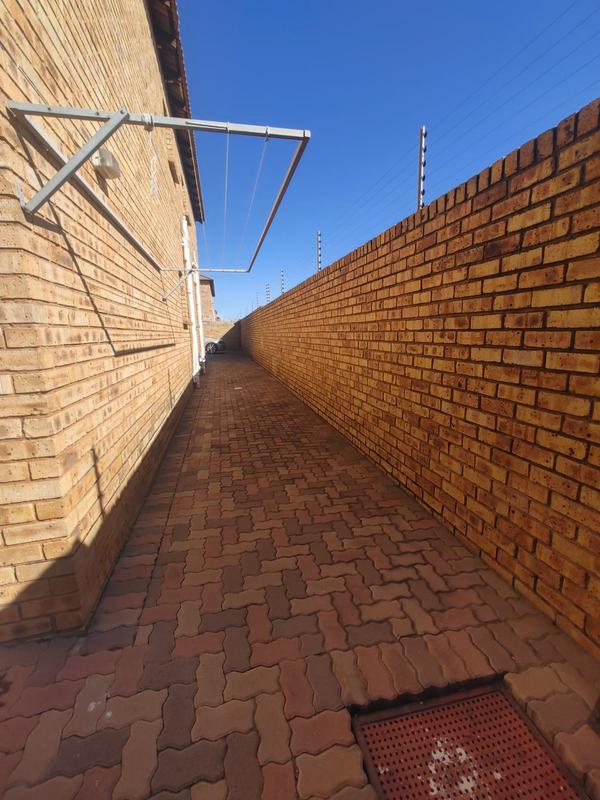 To Let 2 Bedroom Property for Rent in Sonneveld Gauteng