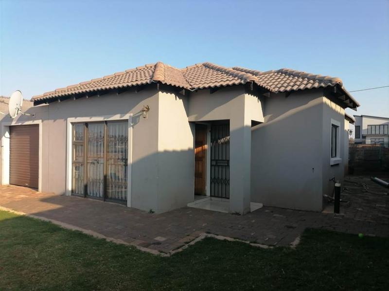 3 Bedroom Property for Sale in Clayville Gauteng