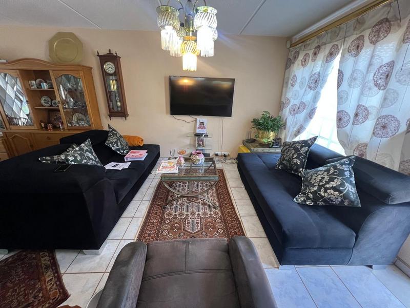 2 Bedroom Property for Sale in Helderkruin Gauteng
