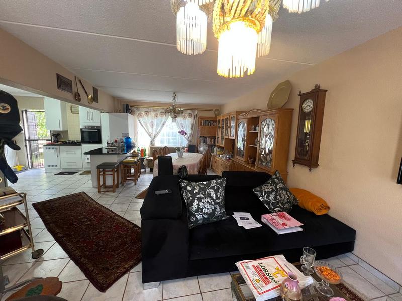 2 Bedroom Property for Sale in Helderkruin Gauteng