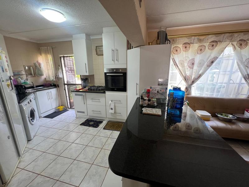 2 Bedroom Property for Sale in Helderkruin Gauteng
