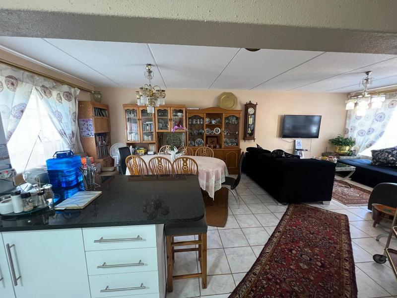 2 Bedroom Property for Sale in Helderkruin Gauteng