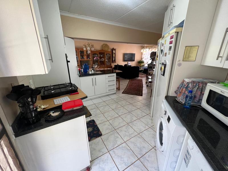 2 Bedroom Property for Sale in Helderkruin Gauteng