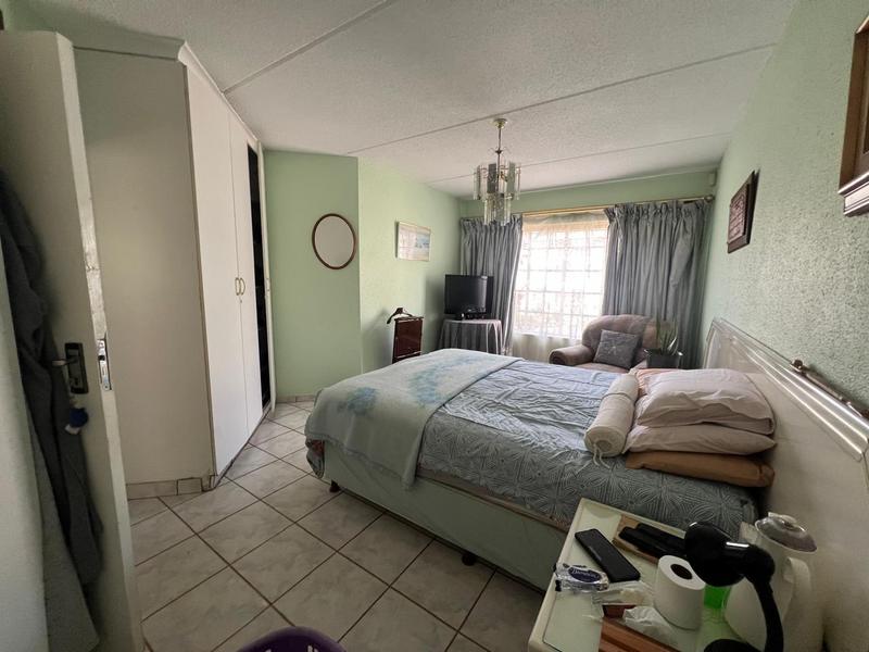 2 Bedroom Property for Sale in Helderkruin Gauteng