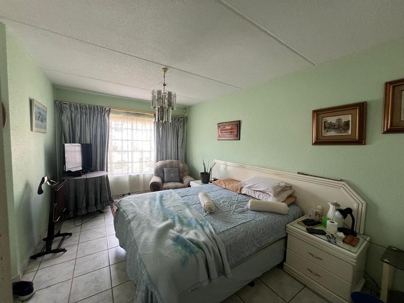 2 Bedroom Property for Sale in Helderkruin Gauteng