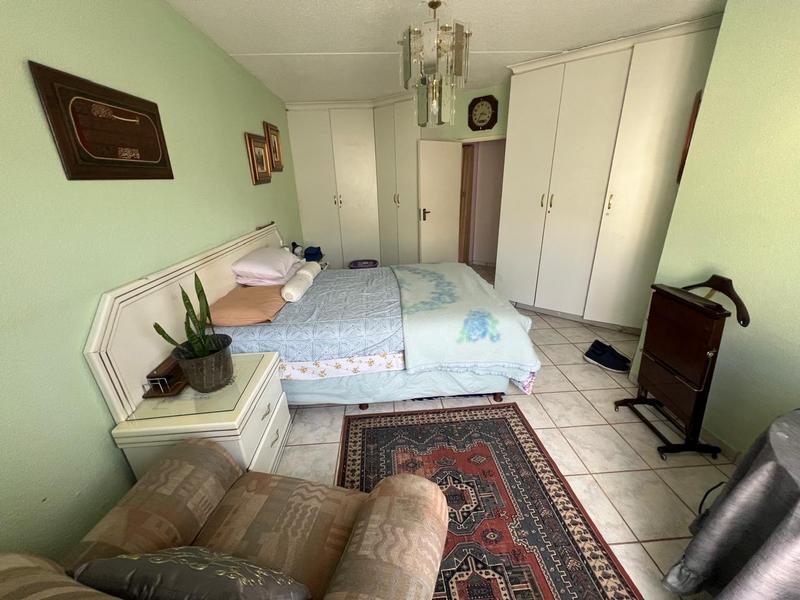 2 Bedroom Property for Sale in Helderkruin Gauteng