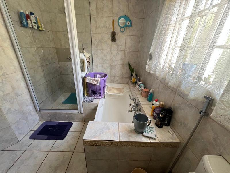 2 Bedroom Property for Sale in Helderkruin Gauteng