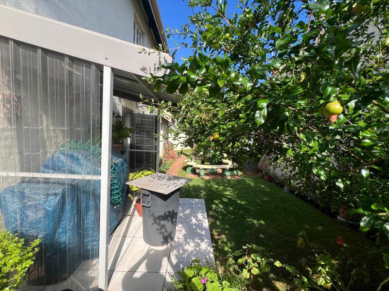 2 Bedroom Property for Sale in Helderkruin Gauteng