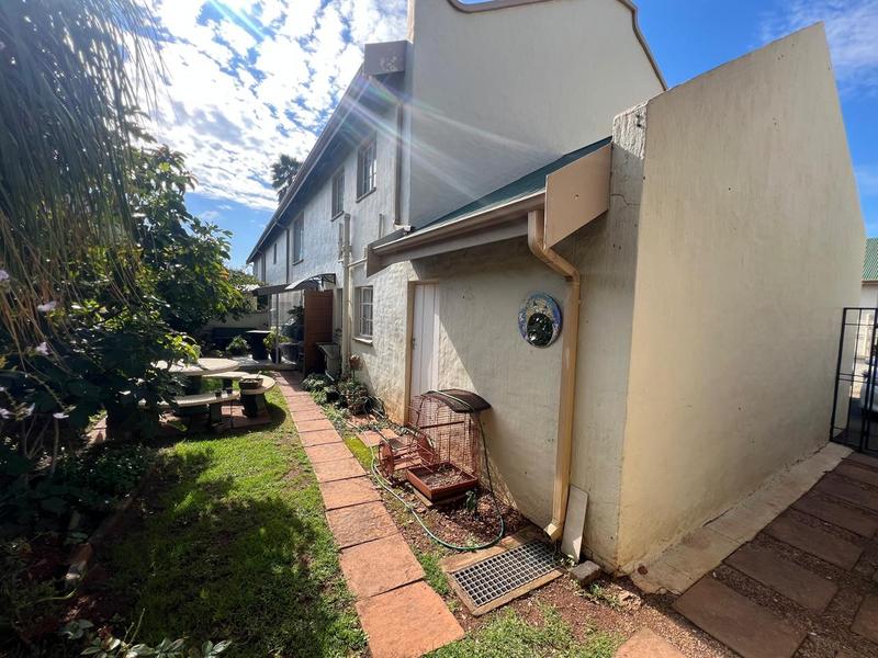 2 Bedroom Property for Sale in Helderkruin Gauteng