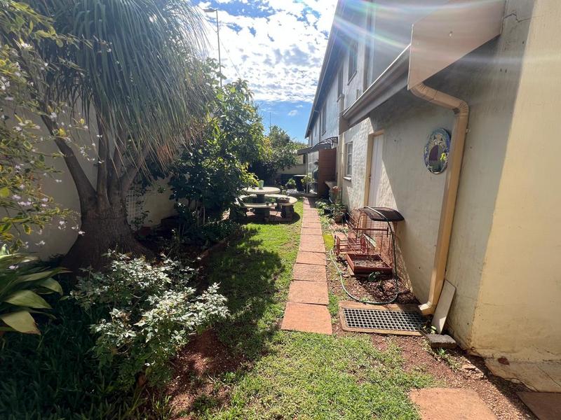 2 Bedroom Property for Sale in Helderkruin Gauteng