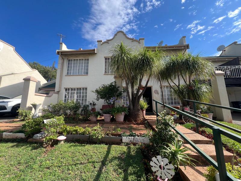 2 Bedroom Property for Sale in Helderkruin Gauteng