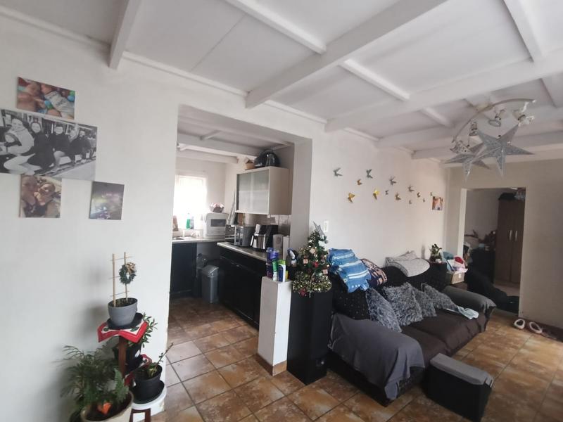 To Let 4 Bedroom Property for Rent in Selection Park Gauteng