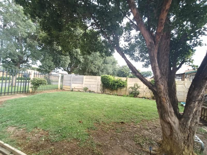 To Let 4 Bedroom Property for Rent in Selection Park Gauteng