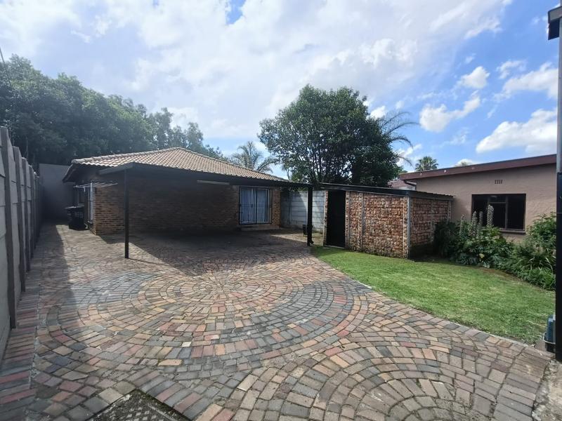 To Let 2 Bedroom Property for Rent in Strubenvale Gauteng