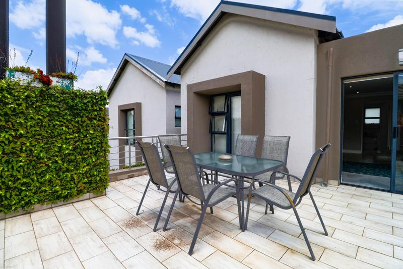 To Let 5 Bedroom Property for Rent in Copperleaf Estate Gauteng