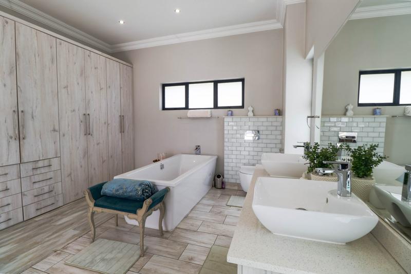 To Let 5 Bedroom Property for Rent in Copperleaf Estate Gauteng