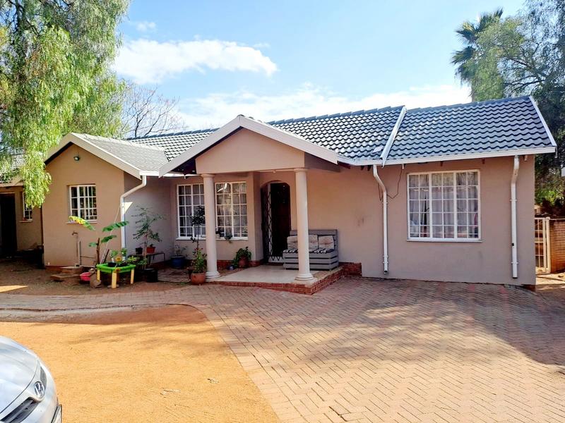 To Let 4 Bedroom Property for Rent in Heuweloord Gauteng