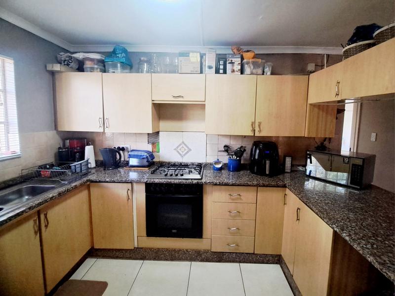 To Let 4 Bedroom Property for Rent in Heuweloord Gauteng