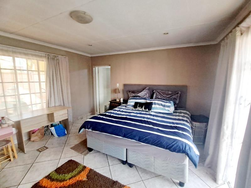 To Let 4 Bedroom Property for Rent in Heuweloord Gauteng