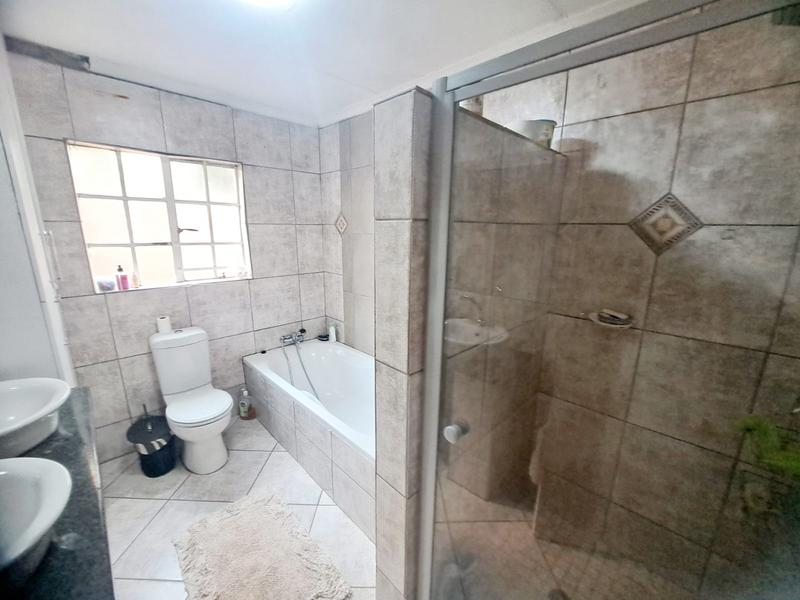 To Let 4 Bedroom Property for Rent in Heuweloord Gauteng