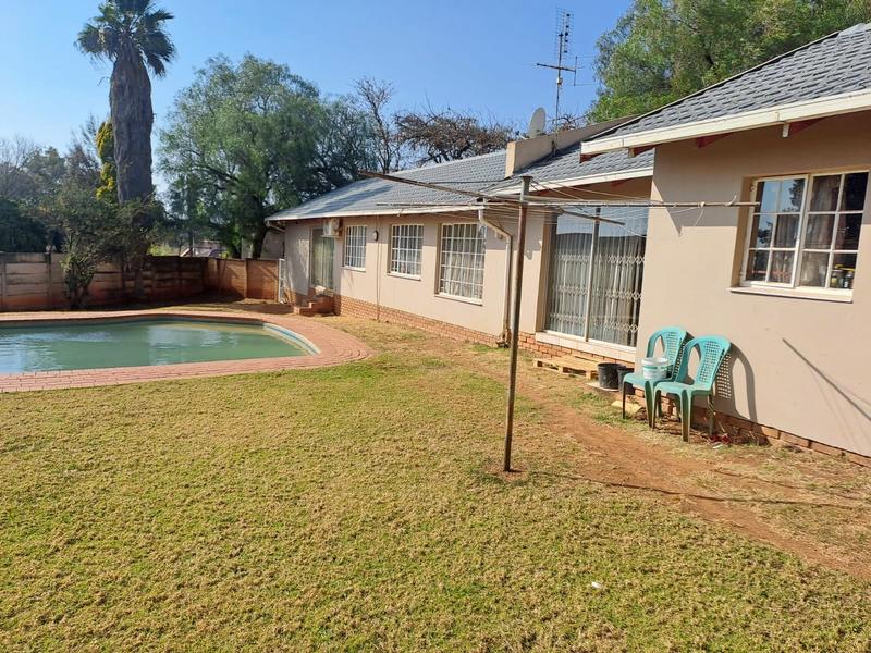 To Let 4 Bedroom Property for Rent in Heuweloord Gauteng