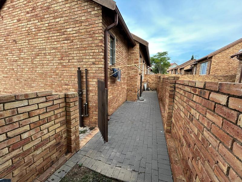 To Let 2 Bedroom Property for Rent in Kosmosdal Gauteng