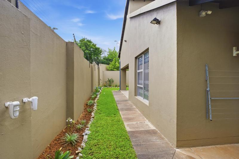 To Let 3 Bedroom Property for Rent in Bryanston Gauteng