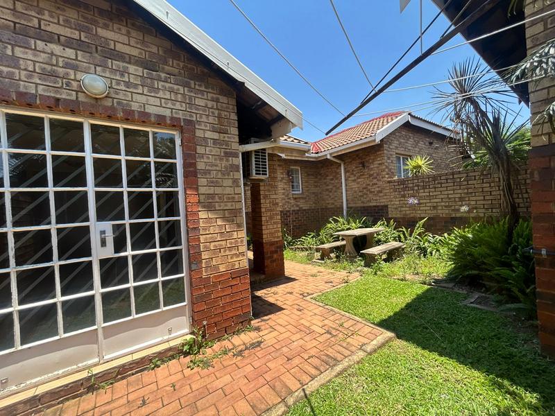 To Let 2 Bedroom Property for Rent in Die Hoewes Gauteng