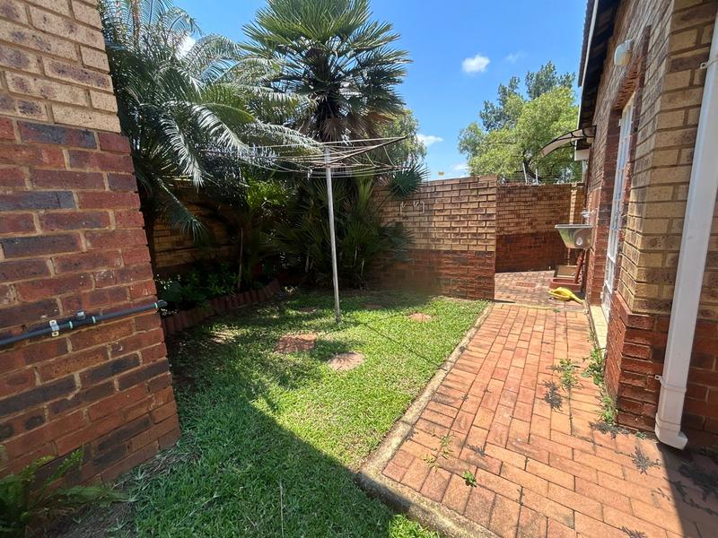 To Let 2 Bedroom Property for Rent in Die Hoewes Gauteng