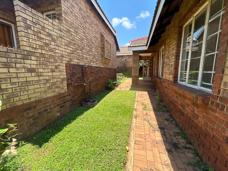To Let 2 Bedroom Property for Rent in Die Hoewes Gauteng