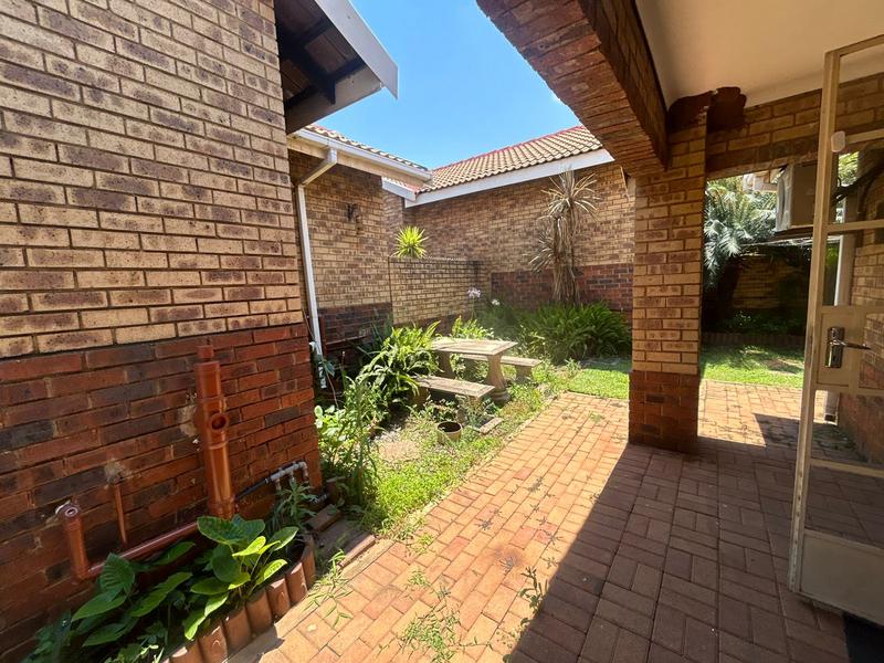 To Let 2 Bedroom Property for Rent in Die Hoewes Gauteng
