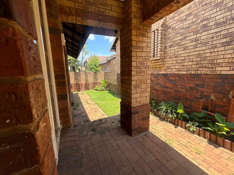 To Let 2 Bedroom Property for Rent in Die Hoewes Gauteng