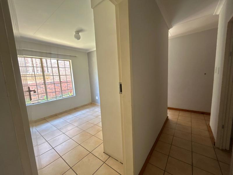 To Let 2 Bedroom Property for Rent in Die Hoewes Gauteng