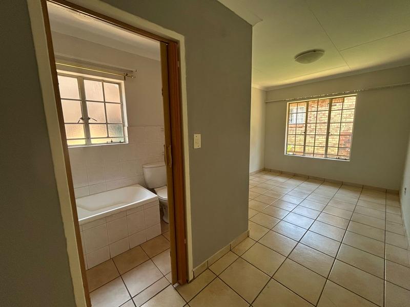 To Let 2 Bedroom Property for Rent in Die Hoewes Gauteng