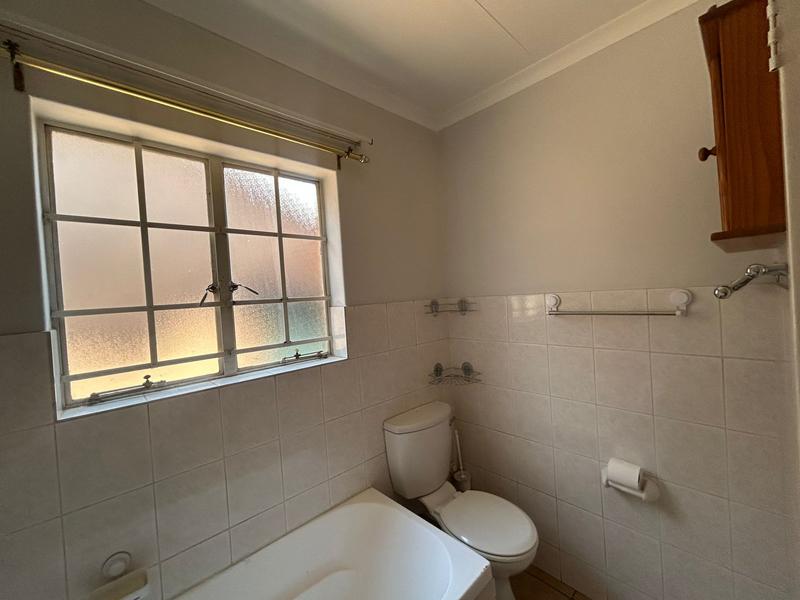 To Let 2 Bedroom Property for Rent in Die Hoewes Gauteng