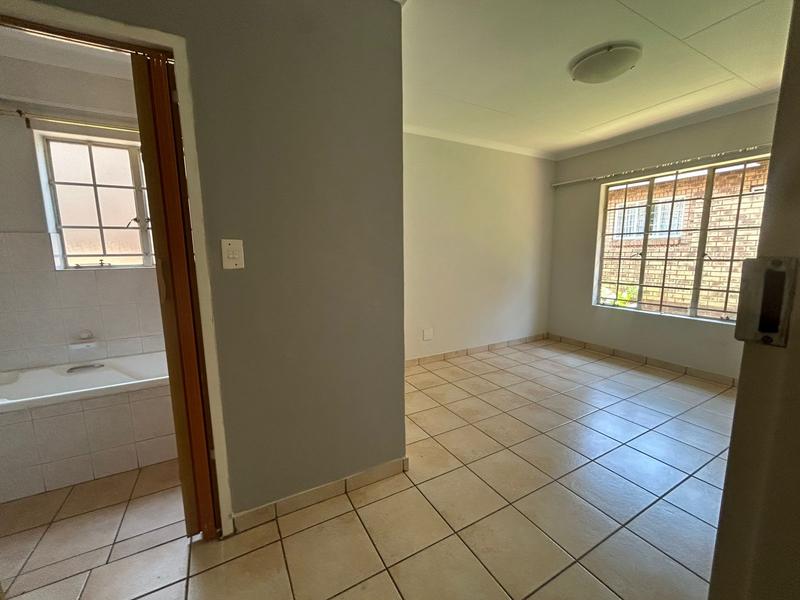To Let 2 Bedroom Property for Rent in Die Hoewes Gauteng