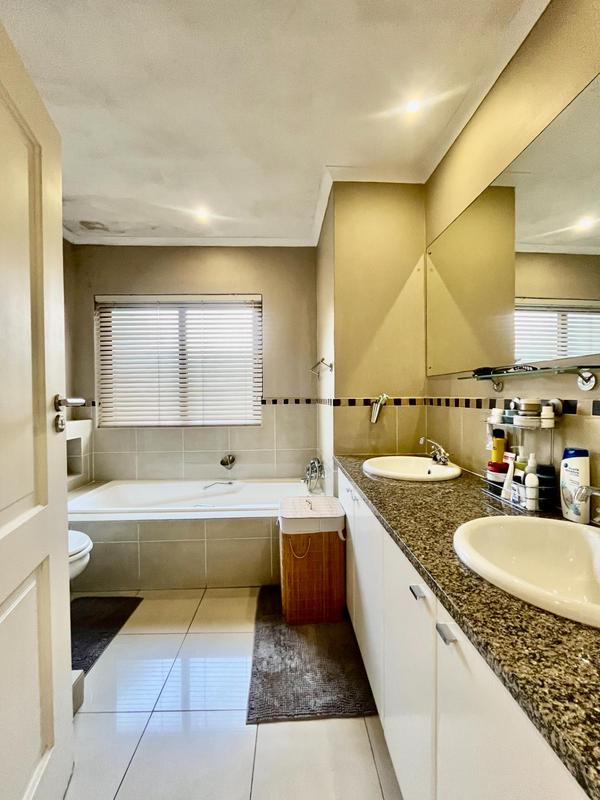 To Let 2 Bedroom Property for Rent in Melrose North Gauteng