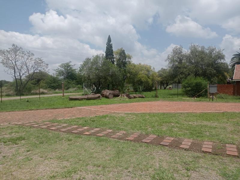 To Let 4 Bedroom Property for Rent in Kameeldrift West Gauteng