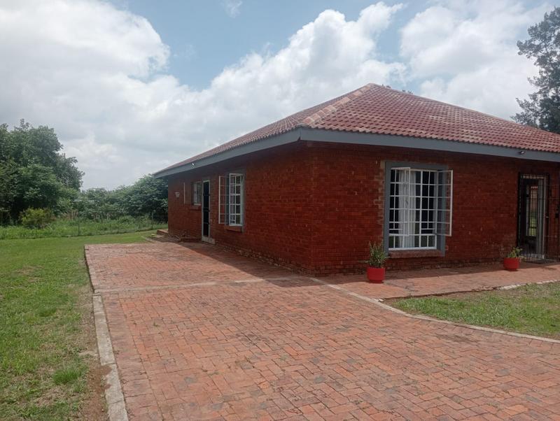 To Let 4 Bedroom Property for Rent in Kameeldrift West Gauteng