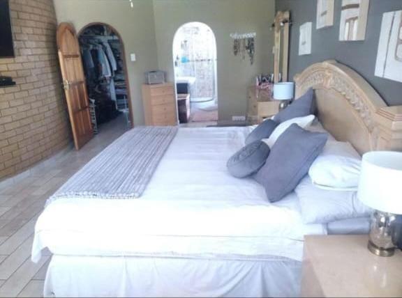 4 Bedroom Property for Sale in Kenleaf Gauteng