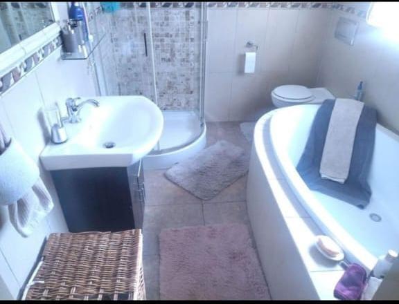 4 Bedroom Property for Sale in Kenleaf Gauteng