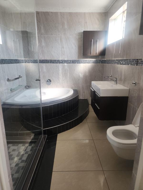 To Let 4 Bedroom Property for Rent in Bramley Gauteng