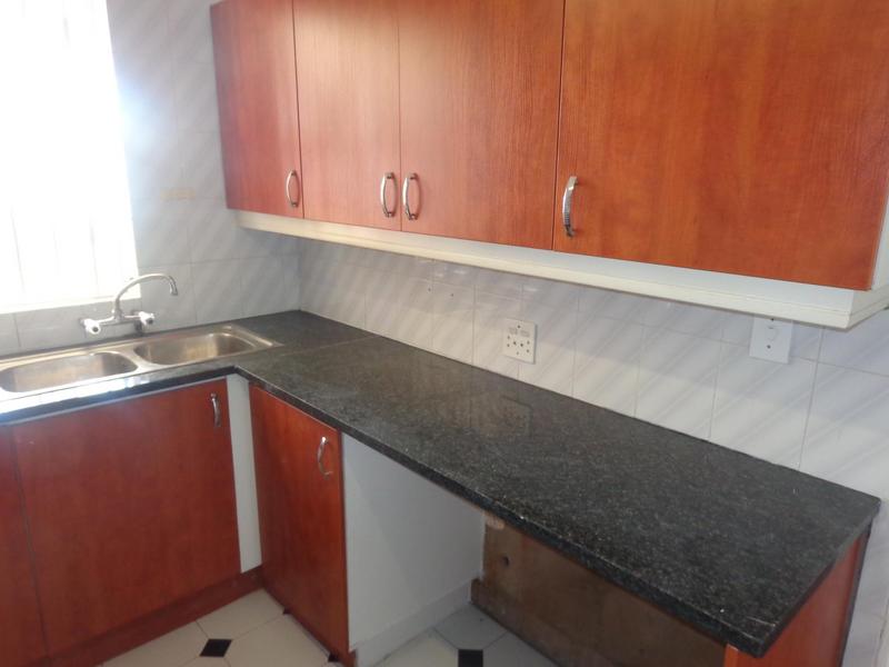 To Let 1 Bedroom Property for Rent in Waverley Gauteng